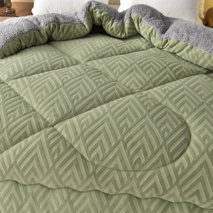 91家纺网 家纺一手货源 找家纺 南北家居 2024新款牛奶绒羊羔绒纯色加厚保暖冬被 抹茶绿