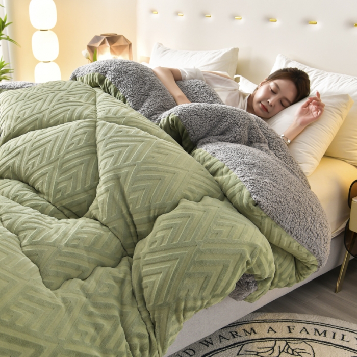 91家纺网 家纺一手货源 找家纺 南北家居 2024新款牛奶绒羊羔绒纯色加厚保暖冬被 抹茶绿