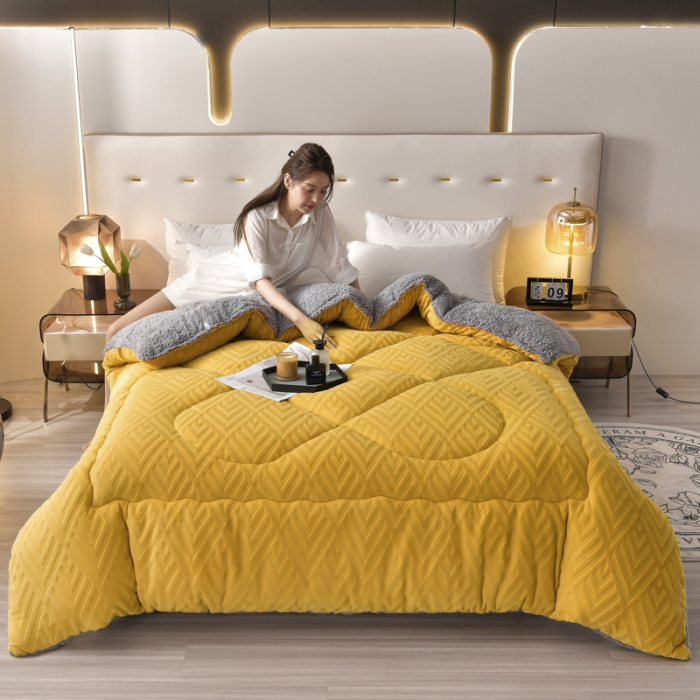 91家纺网 家纺一手货源 找家纺 南北家居 2024新款牛奶绒羊羔绒纯色加厚保暖冬被 柠檬黄