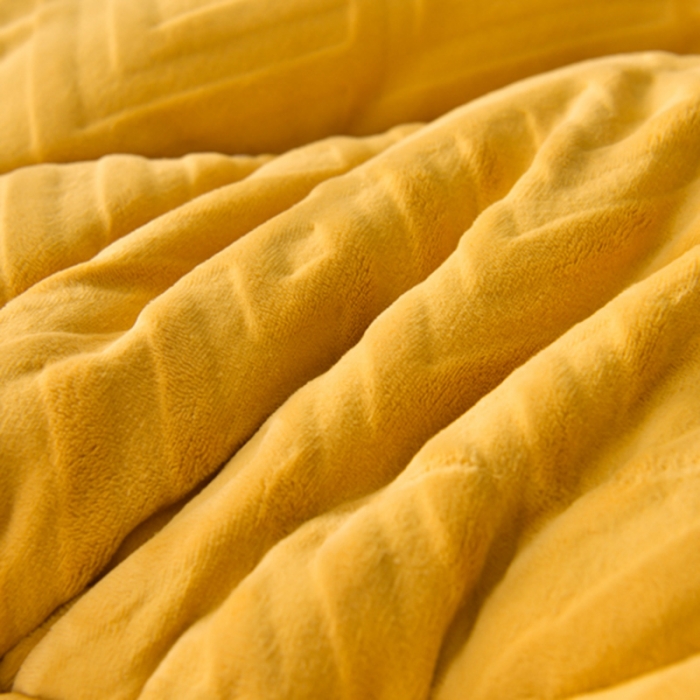 91家纺网 家纺一手货源 找家纺 南北家居 2024新款牛奶绒羊羔绒纯色加厚保暖冬被 柠檬黄