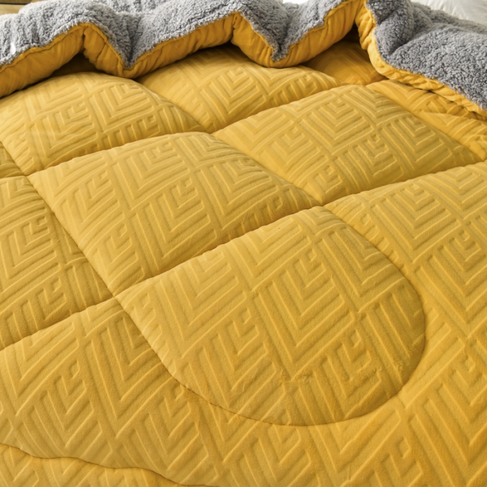 91家纺网 家纺一手货源 找家纺 南北家居 2024新款牛奶绒羊羔绒纯色加厚保暖冬被 柠檬黄