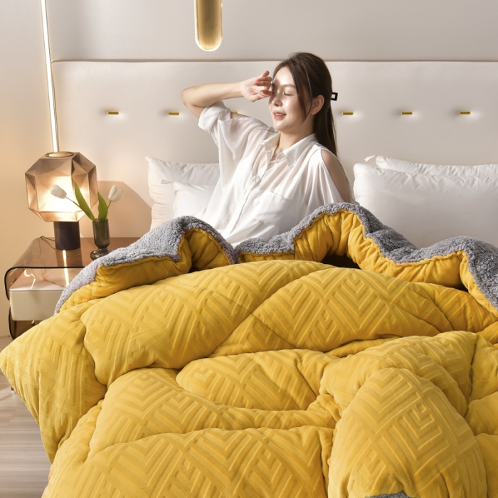 91家纺网 家纺一手货源 找家纺 南北家居 2024新款牛奶绒羊羔绒纯色加厚保暖冬被 柠檬黄