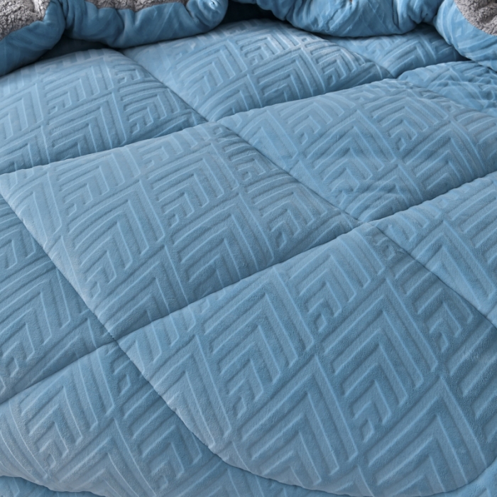 91家纺网 家纺一手货源 找家纺 南北家居 2024新款牛奶绒羊羔绒纯色加厚保暖冬被 天空蓝