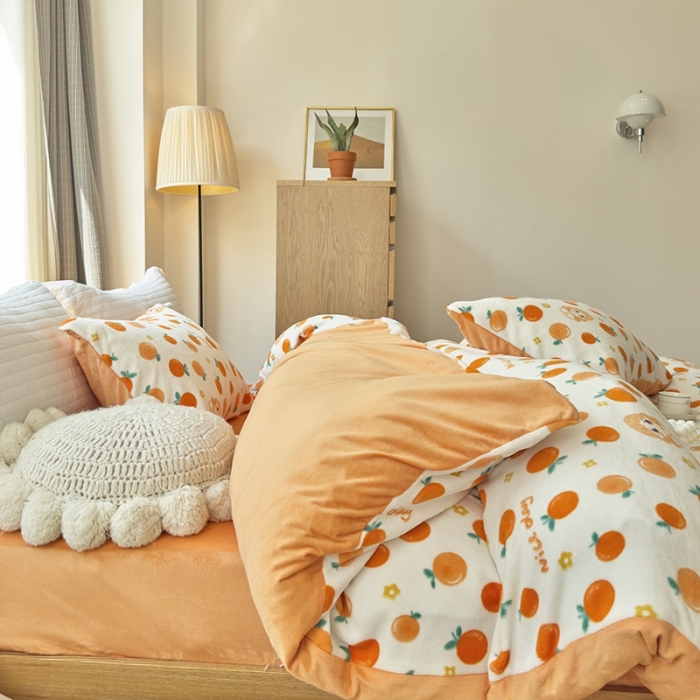 91家纺网 家纺一手货源 找家纺 梦莱斯 2023新款高克重保暖牛奶绒水晶绒印花四件套 橙子女孩