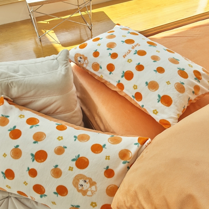 91家纺网 家纺一手货源 找家纺 梦莱斯 2023新款高克重保暖牛奶绒水晶绒印花四件套 橙子女孩