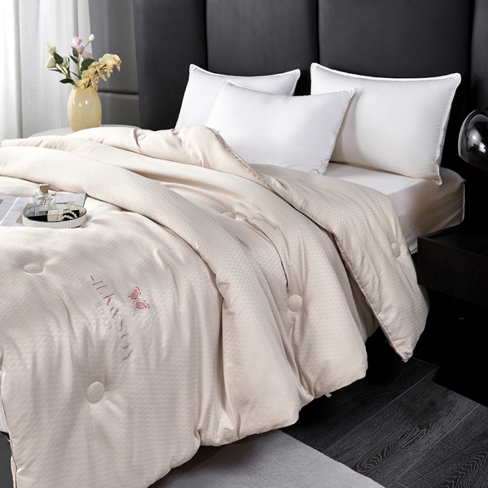 91家纺网 家纺一手货源 找家纺 丽卡家纺 2023新款米兰大豆被 卡其