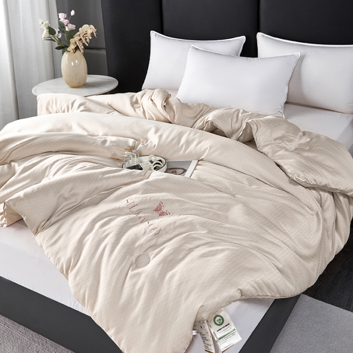 91家纺网 家纺一手货源 找家纺 丽卡家纺 2023新款米兰大豆被 卡其