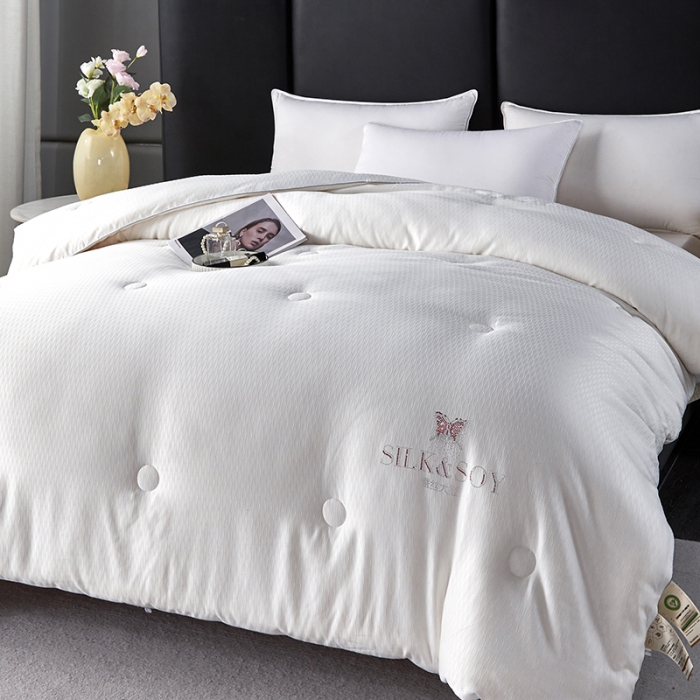 91家纺网 家纺一手货源 找家纺 丽卡家纺 2023新款米兰大豆被 珍珠白