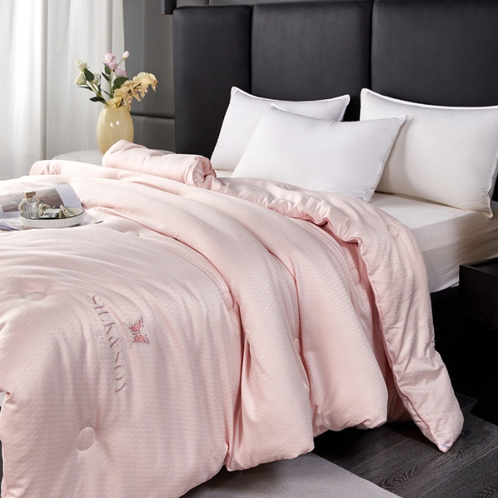 91家纺网 家纺一手货源 找家纺 丽卡家纺 2023新款米兰大豆被 粉玉