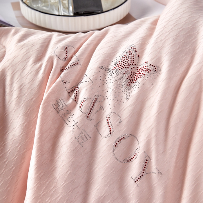 91家纺网 家纺一手货源 找家纺 丽卡家纺 2023新款米兰大豆被 粉玉