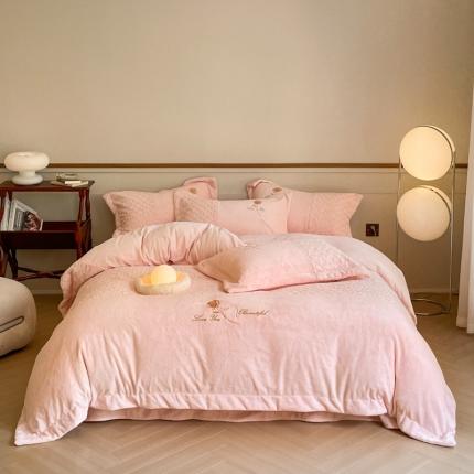 91家纺网 家纺一手货源 找家纺 嗯呢23新款高克重双拼兔毛绒牛奶绒保暖刺绣绒四件套 玫瑰之恋-樱花粉