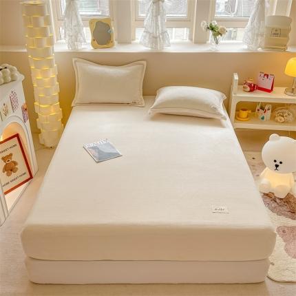 91家纺网 家纺一手货源 找家纺 857 2023新款牛奶绒床笠 雪白