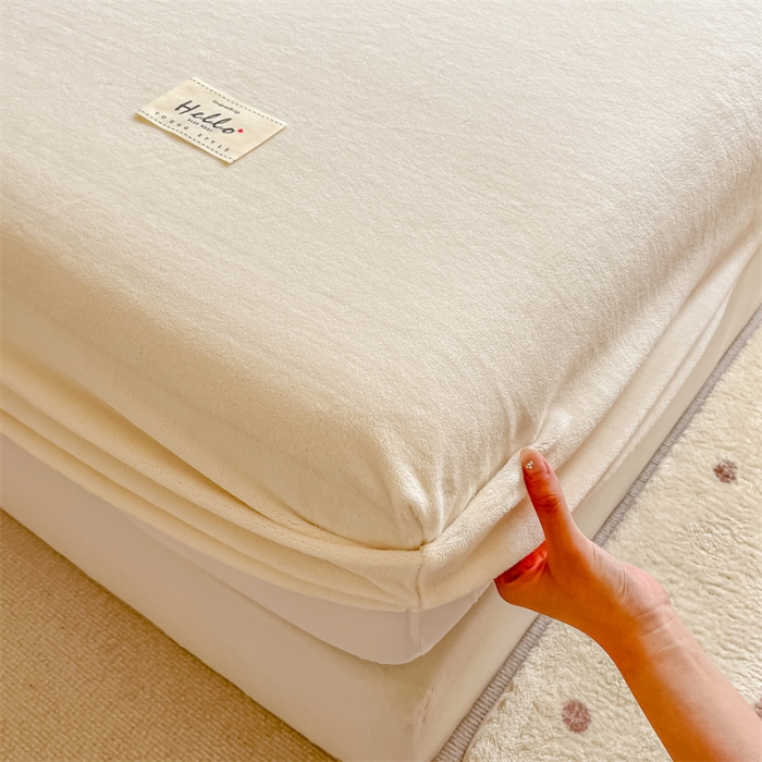 91家纺网 家纺一手货源 找家纺 857 2023新款牛奶绒床笠 雪白