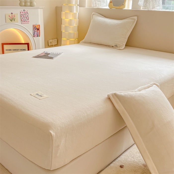 91家纺网 家纺一手货源 找家纺 857 2023新款牛奶绒床笠 雪白