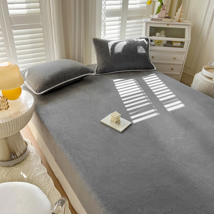 91家纺网 家纺一手货源 找家纺 857 2023新款牛奶绒床笠 浅灰