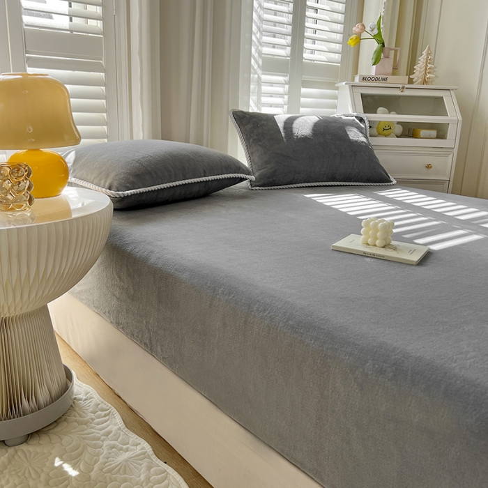 91家纺网 家纺一手货源 找家纺 857 2023新款牛奶绒床笠 浅灰