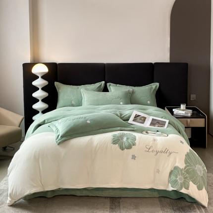 91家纺网 家纺一手货源 找家纺 你好美丽 2025新款200克牛奶绒拼接刺绣四件套芬芳系列 芬芳绿