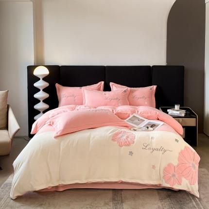 91家纺网 家纺一手货源 找家纺 你好美丽 2025新款200克牛奶绒刺绣花卉3系列四件套 芬芳粉