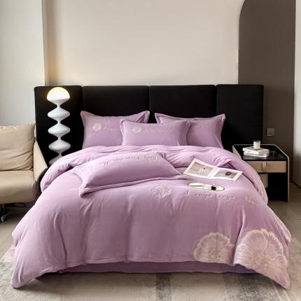 91家纺网 家纺一手货源 找家纺 你好美丽 2025新款200克牛奶绒刺绣花卉3系列四件套 花之语紫