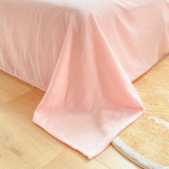 91家纺网 家纺一手货源 找家纺 你好美丽 2025新款200克牛奶绒刺绣花卉3系列四件套 蝶雨纷飞粉