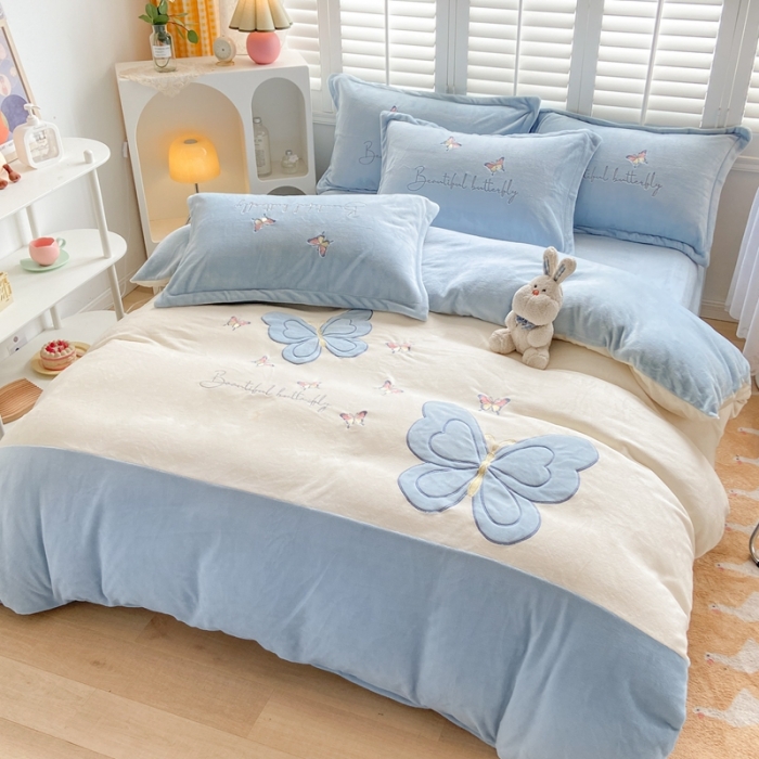 91家纺网 家纺一手货源 找家纺 你好美丽 2025新款200克牛奶绒刺绣花卉3系列四件套 蝶雨纷飞蓝