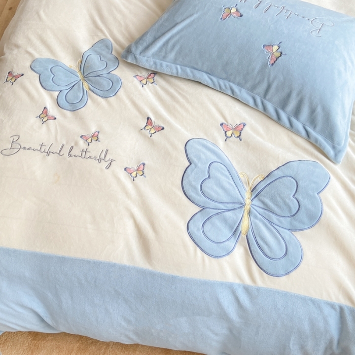 91家纺网 家纺一手货源 找家纺 你好美丽 2025新款200克牛奶绒刺绣花卉3系列四件套 蝶雨纷飞蓝