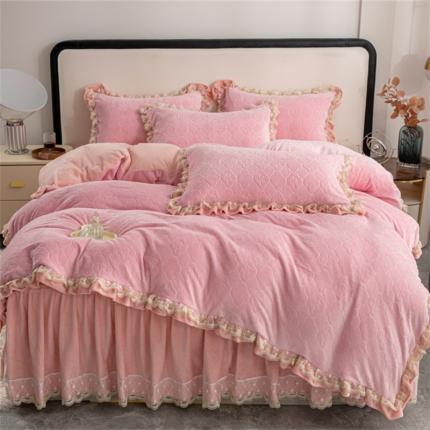 91家纺网 家纺一手货源 找家纺 （总）青竹苑 2023新款网红款牛奶绒雕花绗缝床裙款四件套