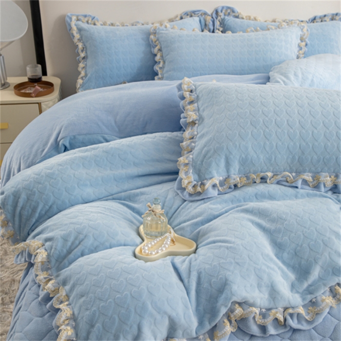 91家纺网 家纺一手货源 找家纺 （总）青竹苑 2023新款网红款牛奶绒雕花绗缝床裙款四件套