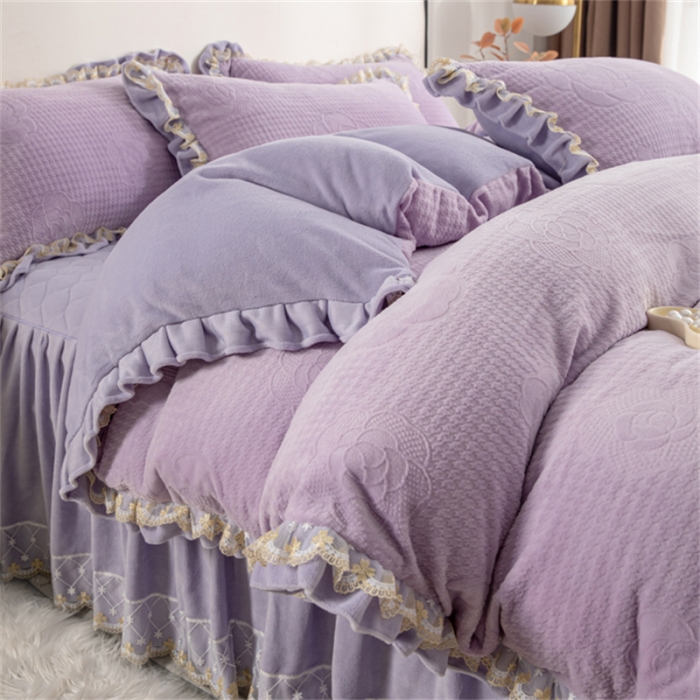 91家纺网 家纺一手货源 找家纺 青竹苑 2023新款网红款牛奶绒雕花绗缝床裙款四件套 莫妮紫