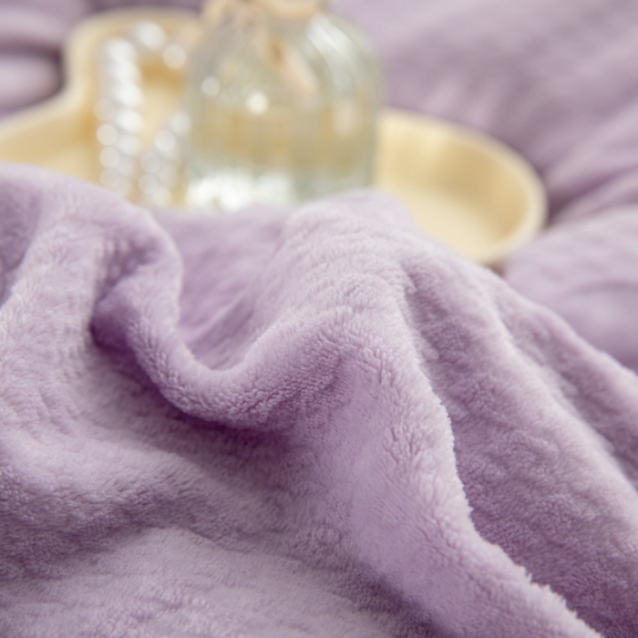 91家纺网 家纺一手货源 找家纺 青竹苑 2023新款网红款牛奶绒雕花绗缝床裙款四件套 莫妮紫