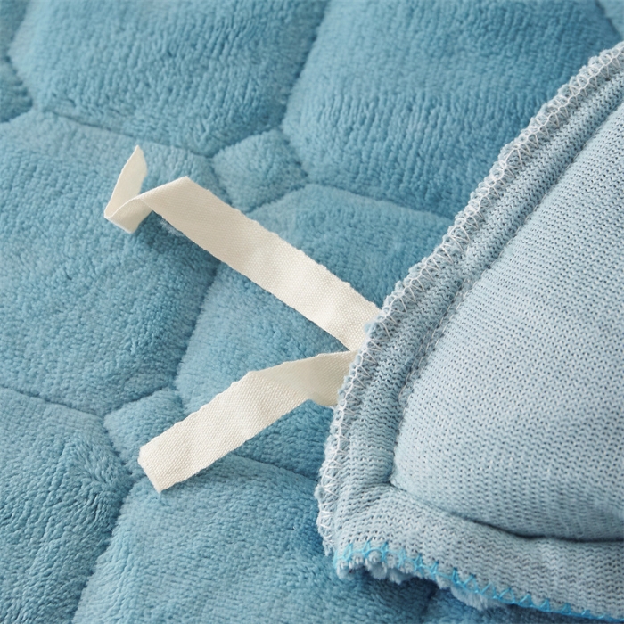 91家纺网 家纺一手货源 找家纺 恒爱 2023新款A类牛奶绒羽毛床盖三件套 羽毛-水光兰