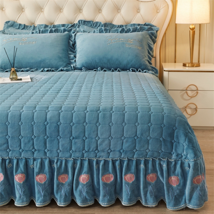 91家纺网 家纺一手货源 找家纺 恒爱 2023新款A类牛奶绒羽毛床盖三件套 羽毛-水光兰