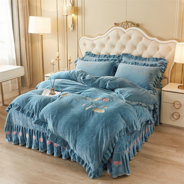 91家纺网 家纺一手货源 找家纺 恒爱 2023新款A类牛奶绒羽毛床盖三件套 羽毛-水光兰