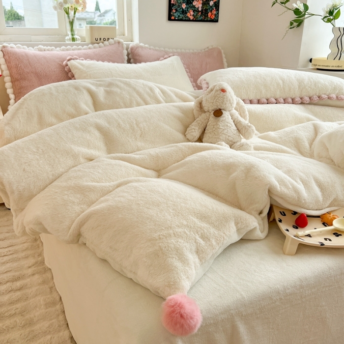 91家纺网 家纺一手货源 找家纺 艾米家居 2023新款秋冬懒兔绒四件套-球球款 白色