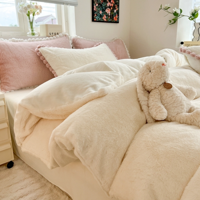 91家纺网 家纺一手货源 找家纺 艾米家居 2023新款秋冬懒兔绒四件套-球球款 白色