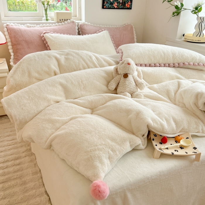 91家纺网 家纺一手货源 找家纺 艾米家居 2023新款秋冬懒兔绒四件套-球球款 白色