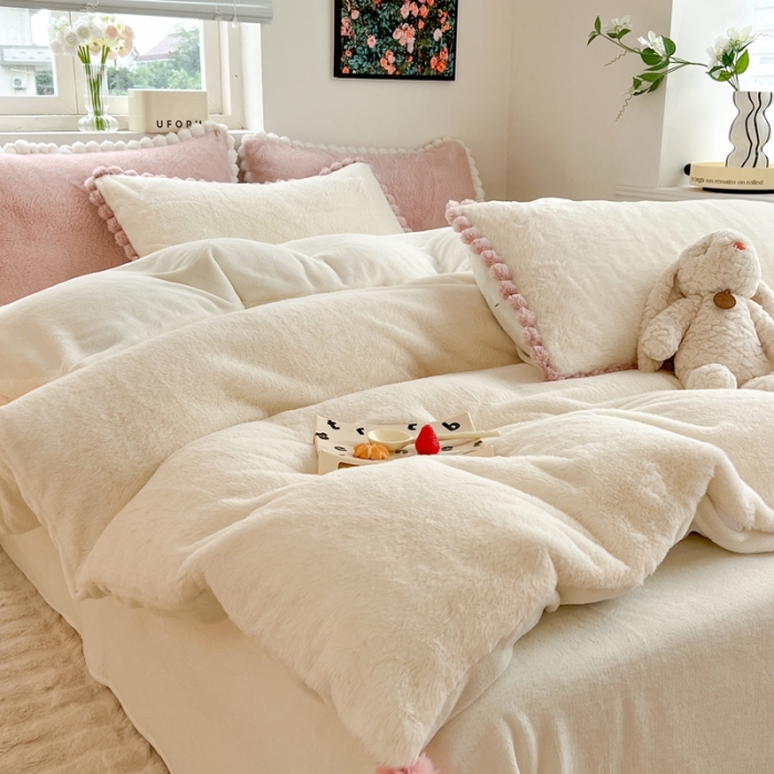 91家纺网 家纺一手货源 找家纺 艾米家居 2023新款秋冬懒兔绒四件套-球球款 白色