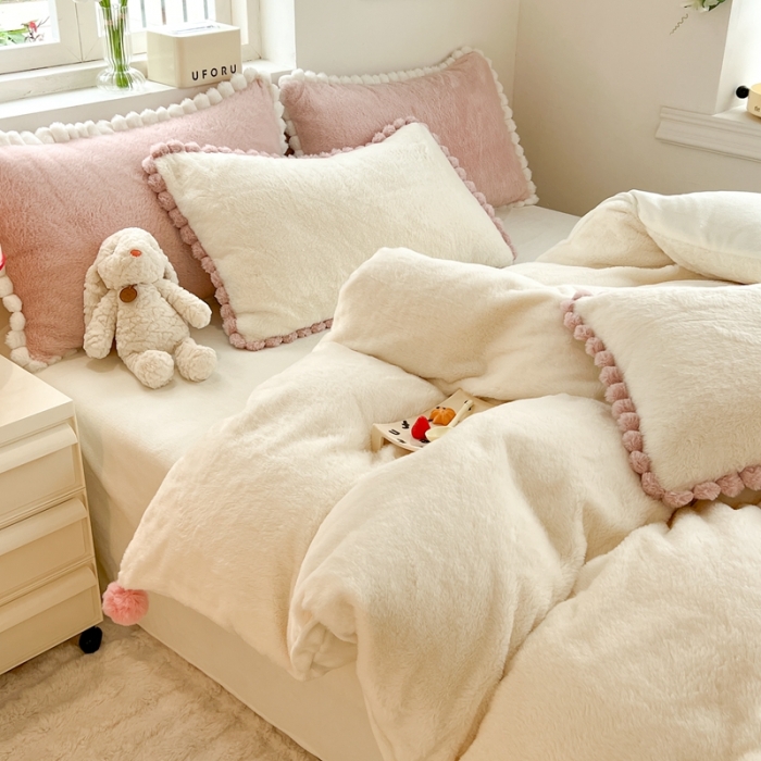 91家纺网 家纺一手货源 找家纺 艾米家居 2023新款秋冬懒兔绒四件套-球球款 白色