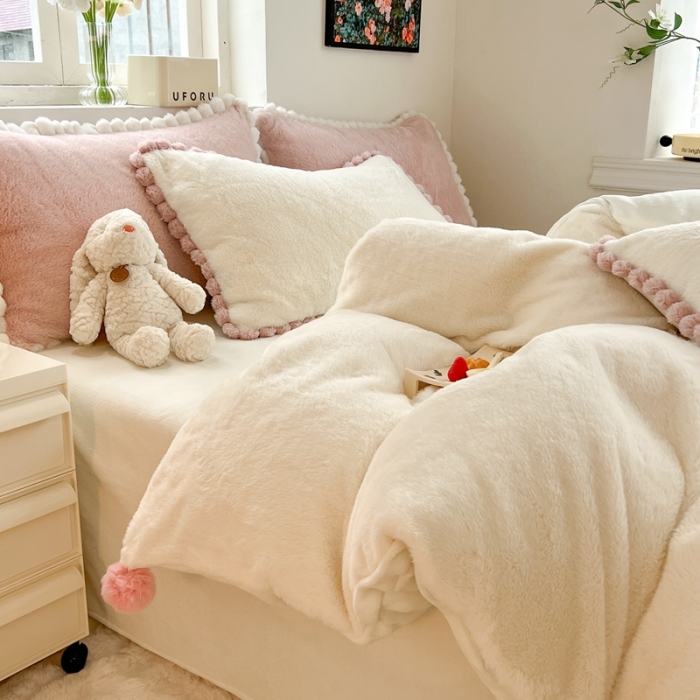 91家纺网 家纺一手货源 找家纺 艾米家居 2023新款秋冬懒兔绒四件套-球球款 白色