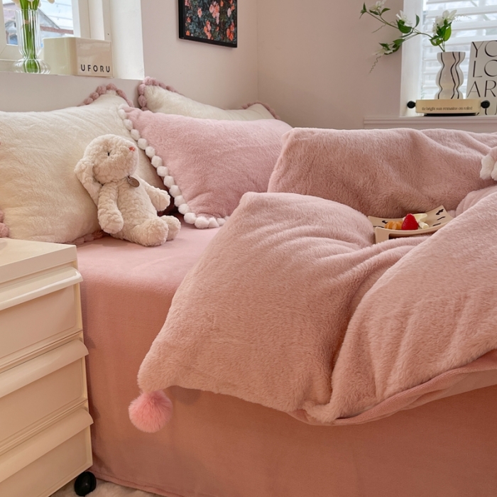 91家纺网 家纺一手货源 找家纺 艾米家居 2023新款秋冬懒兔绒四件套-球球款 豆沙粉