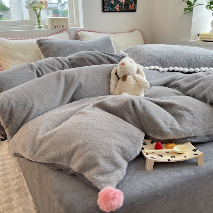 91家纺网 家纺一手货源 找家纺 艾米家居 2023新款秋冬懒兔绒四件套-球球款 灰色