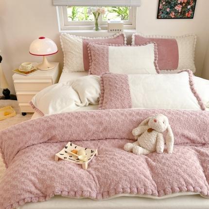 91家纺网 家纺一手货源 找家纺 艾米家居 2023新款秋冬懒兔玫瑰绒牛奶绒四件套 白色