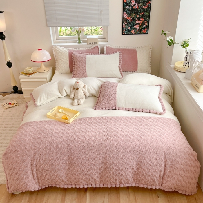 91家纺网 家纺一手货源 找家纺 艾米家居 2023新款秋冬懒兔玫瑰绒牛奶绒四件套 白色