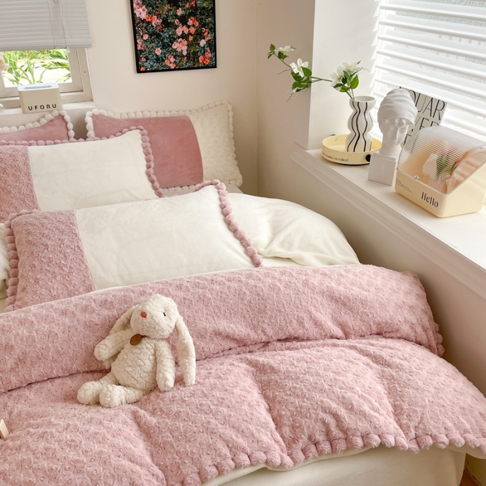 91家纺网 家纺一手货源 找家纺 艾米家居 2023新款秋冬懒兔玫瑰绒牛奶绒四件套 白色