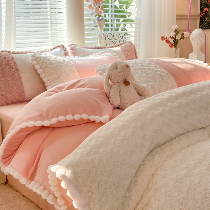91家纺网 家纺一手货源 找家纺 艾米家居 2023新款秋冬懒兔玫瑰绒牛奶绒四件套 玉色