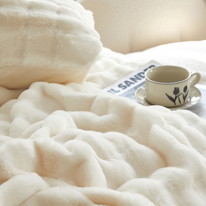 91家纺网 家纺一手货源 找家纺 （总）新月 2023新款泡泡兔毛绒亲肤舒适四件套