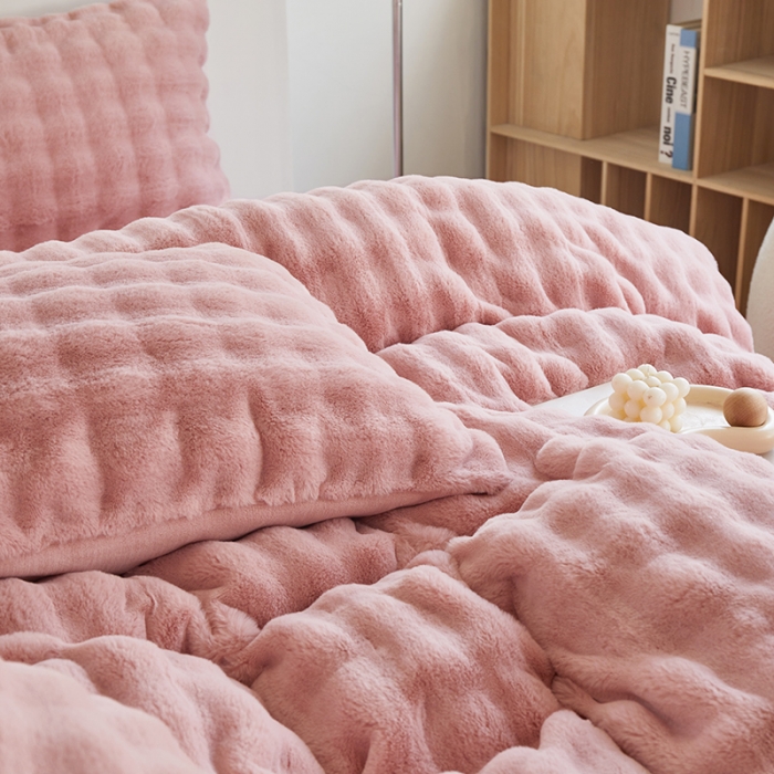 91家纺网 家纺一手货源 找家纺 新月 2023新款泡泡兔毛绒亲肤舒适四件套 泡泡-粉