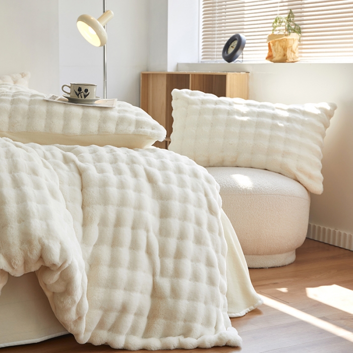 91家纺网 家纺一手货源 找家纺 新月 2023新款泡泡兔毛绒亲肤舒适四件套 泡泡-白