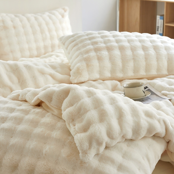 91家纺网 家纺一手货源 找家纺 新月 2023新款泡泡兔毛绒亲肤舒适四件套 泡泡-白