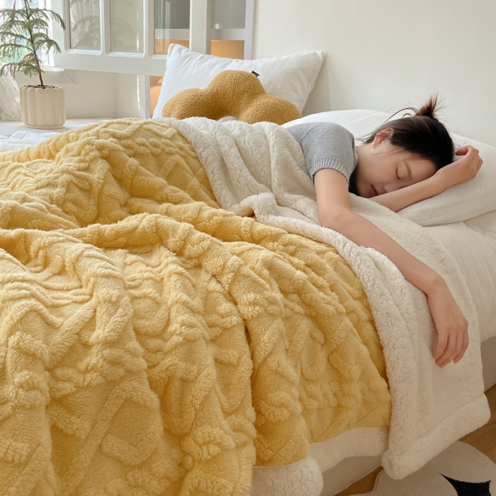 91家纺网 家纺一手货源 找家纺 欧邦 新款爆款AB版加厚提花塔芙绒羊羔绒毛毯 柠檬黄